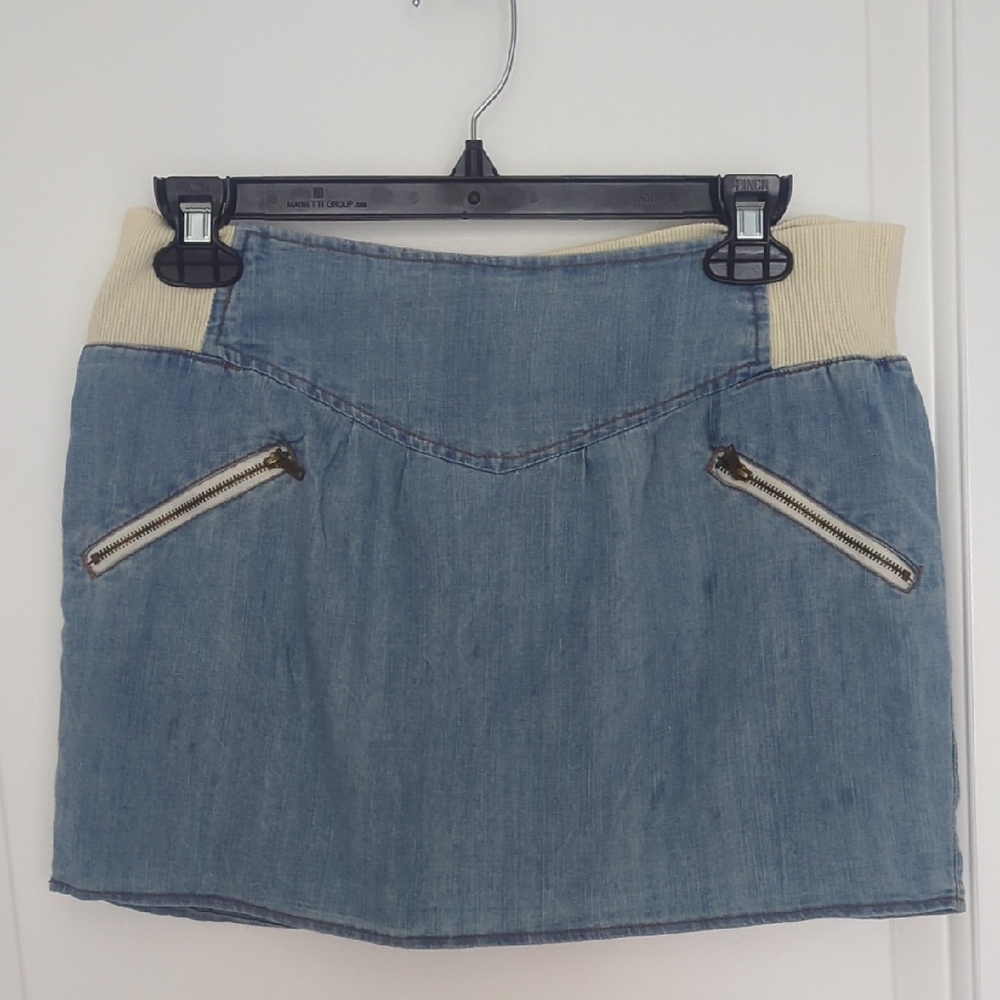 Bes Carol Mini Chambray Like Denim Skirt with Cream Accents And Contrast Zippers